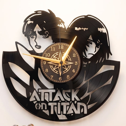 Orologio in Vinile Ispirato a "Attack on Titan" – Intagliato a Mano con Eren e Mikasa – Design Artigianale Silenzioso