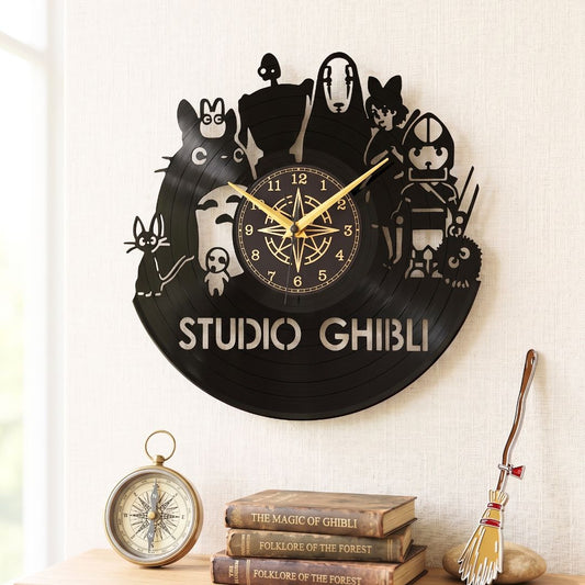 Orologio in Vinile Ispirato allo "Studio Ghibli" – Intagliato a Mano con Totoro, Kaonashi e Personaggi Iconici – Arte Silenziosa