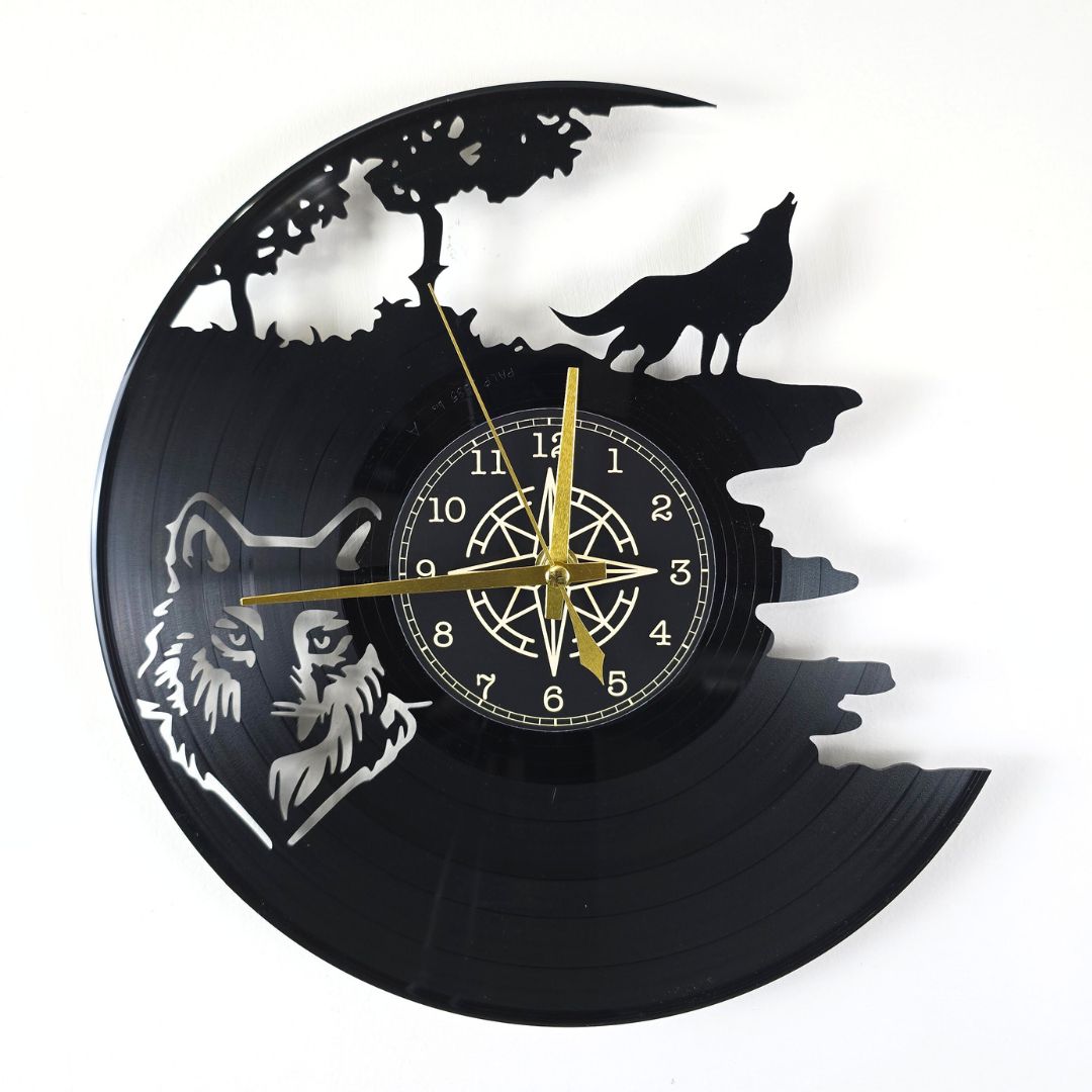 Orologio da Parete in Vinile “Wolf Spirit” – Design Artistico con Lupo