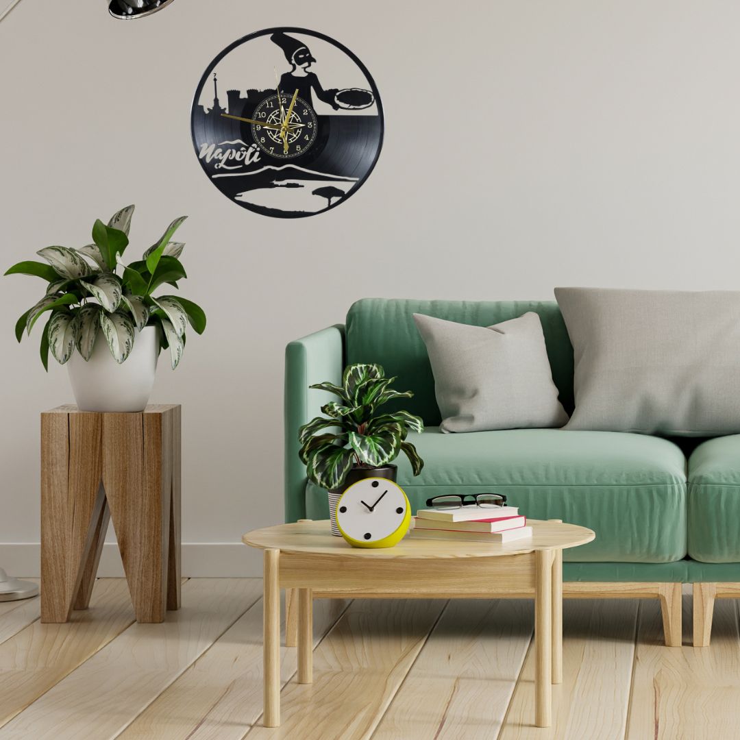 Orologio da Parete in Vinile “Napoli” – Skyline Vesuvio e Pulcinella Design Artistico
