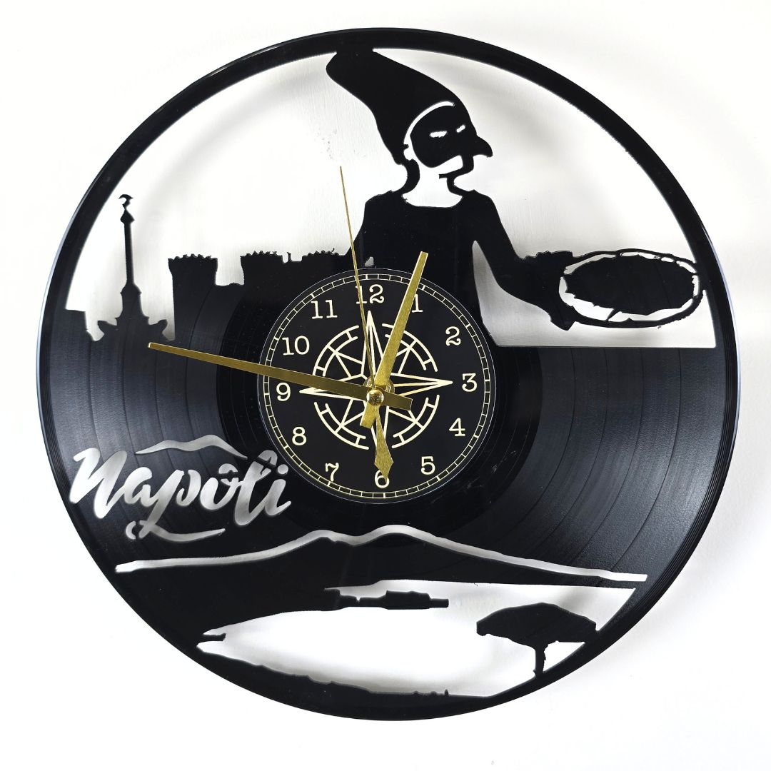 Orologio da Parete in Vinile “Napoli” – Skyline Vesuvio e Pulcinella Design Artistico