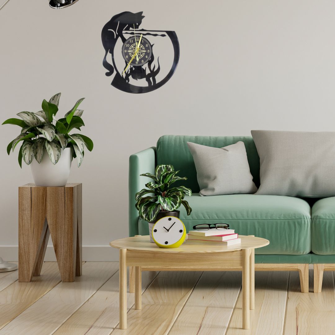Orologio da Parete in Vinile “Gatto Elegante” – Design Artistico per Cat Lovers