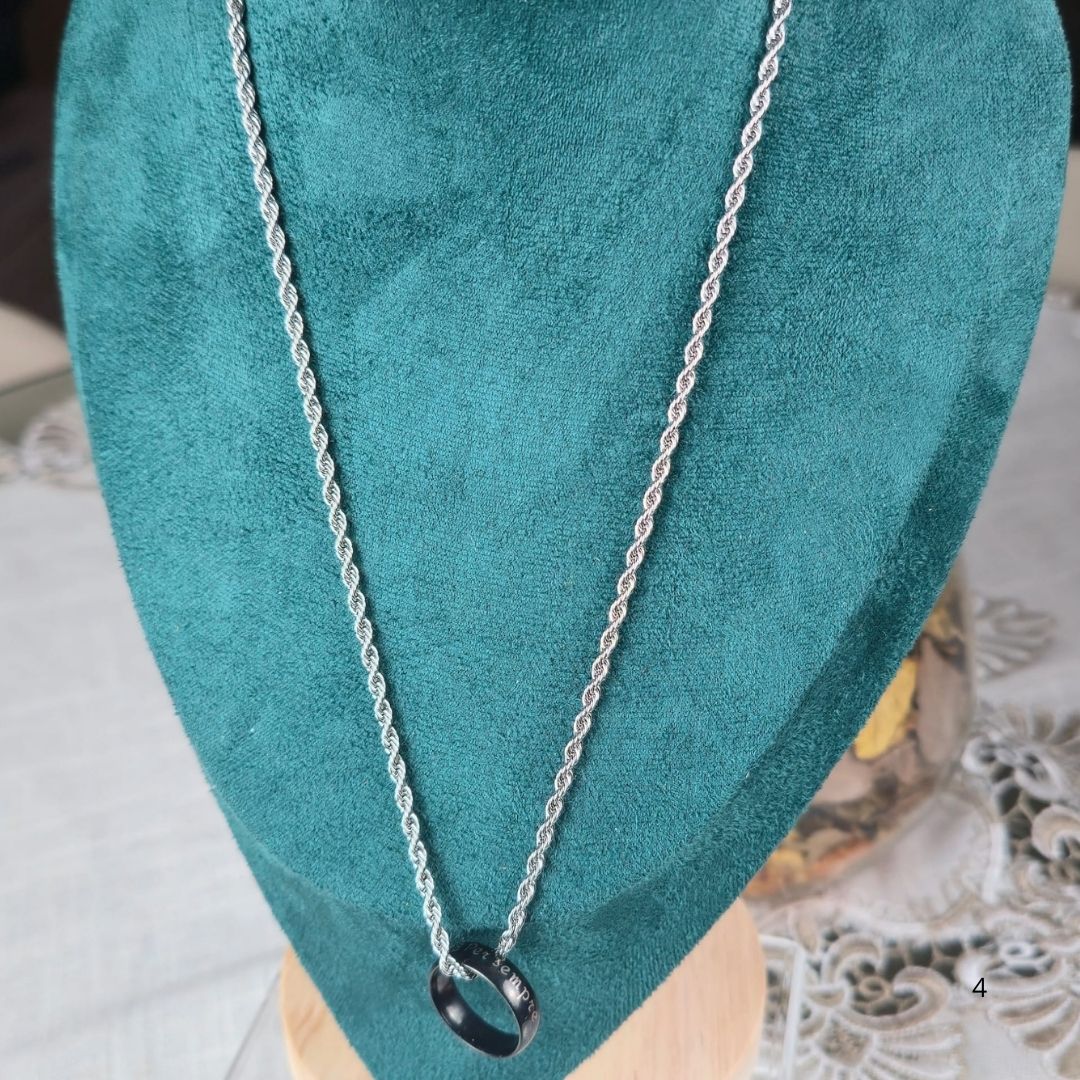 Collana "Per Sempre Sì" – Pendente Anello Personalizzato con Iniziali
