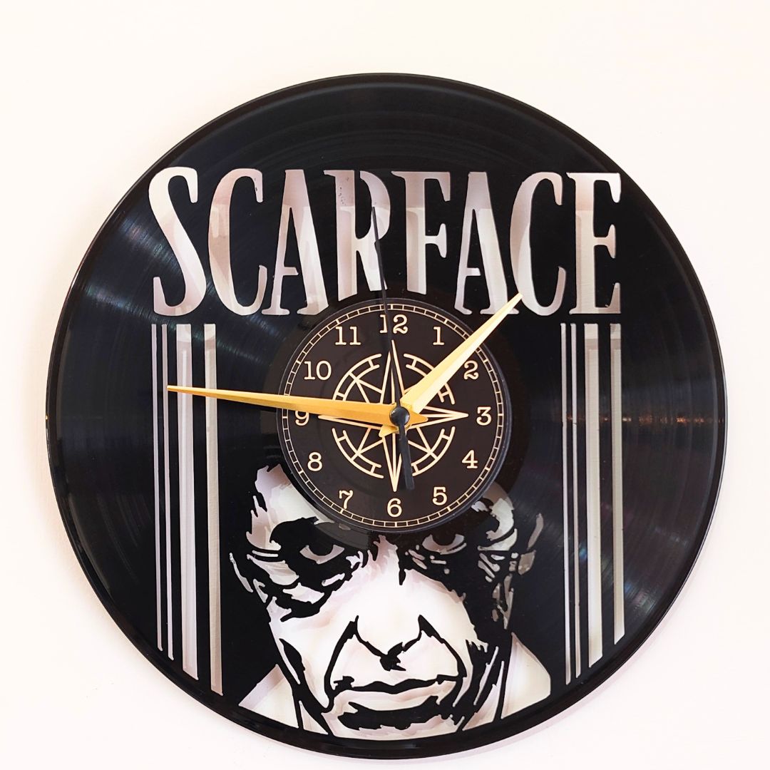 Orologio in Vinile Ispirato a "Scarface" – Intagliato a Mano con Tony Montana – Design Cult Movie Silenzioso